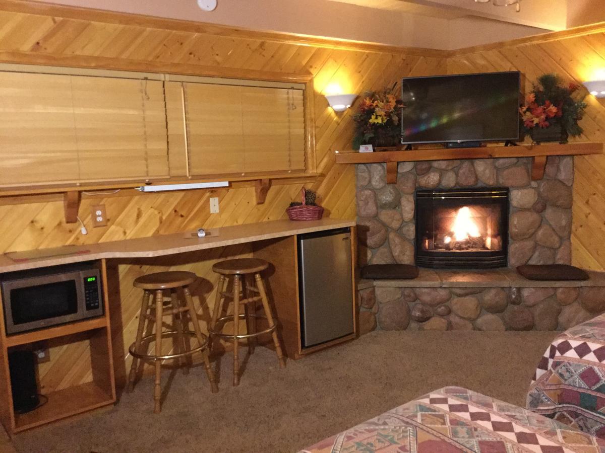 Giant Oaks Lodge Running Springs 외부 사진