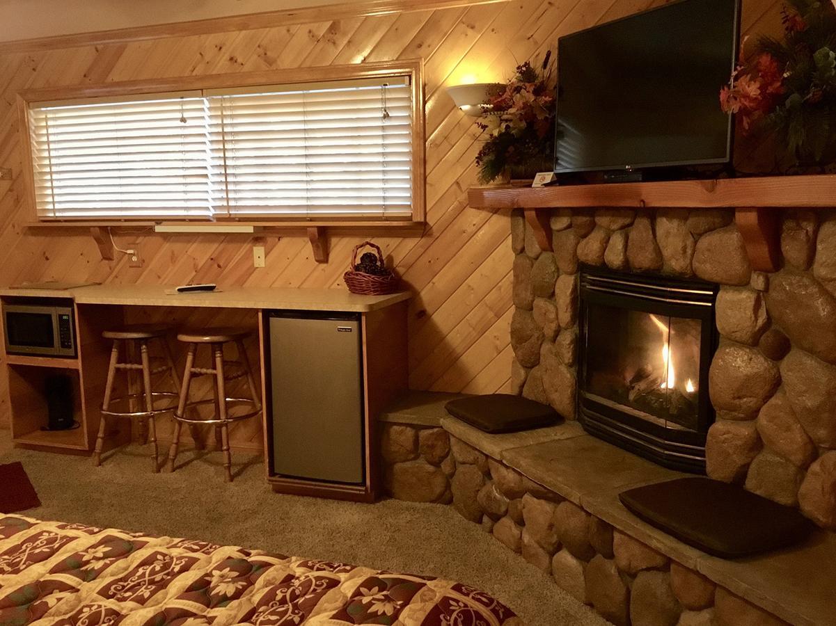 Giant Oaks Lodge Running Springs 외부 사진