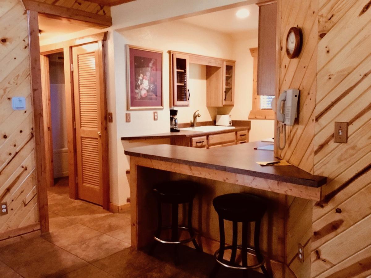 Giant Oaks Lodge Running Springs 외부 사진