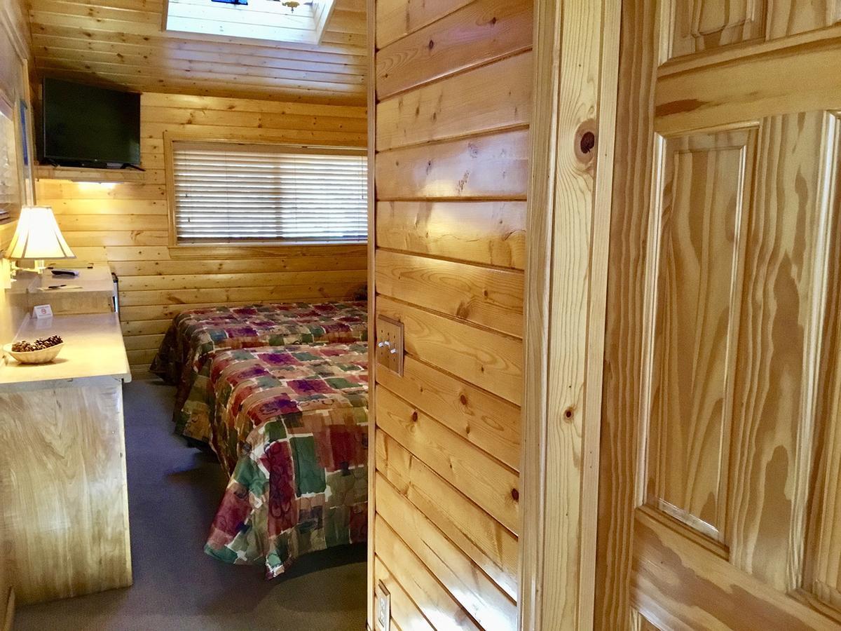 Giant Oaks Lodge Running Springs 외부 사진