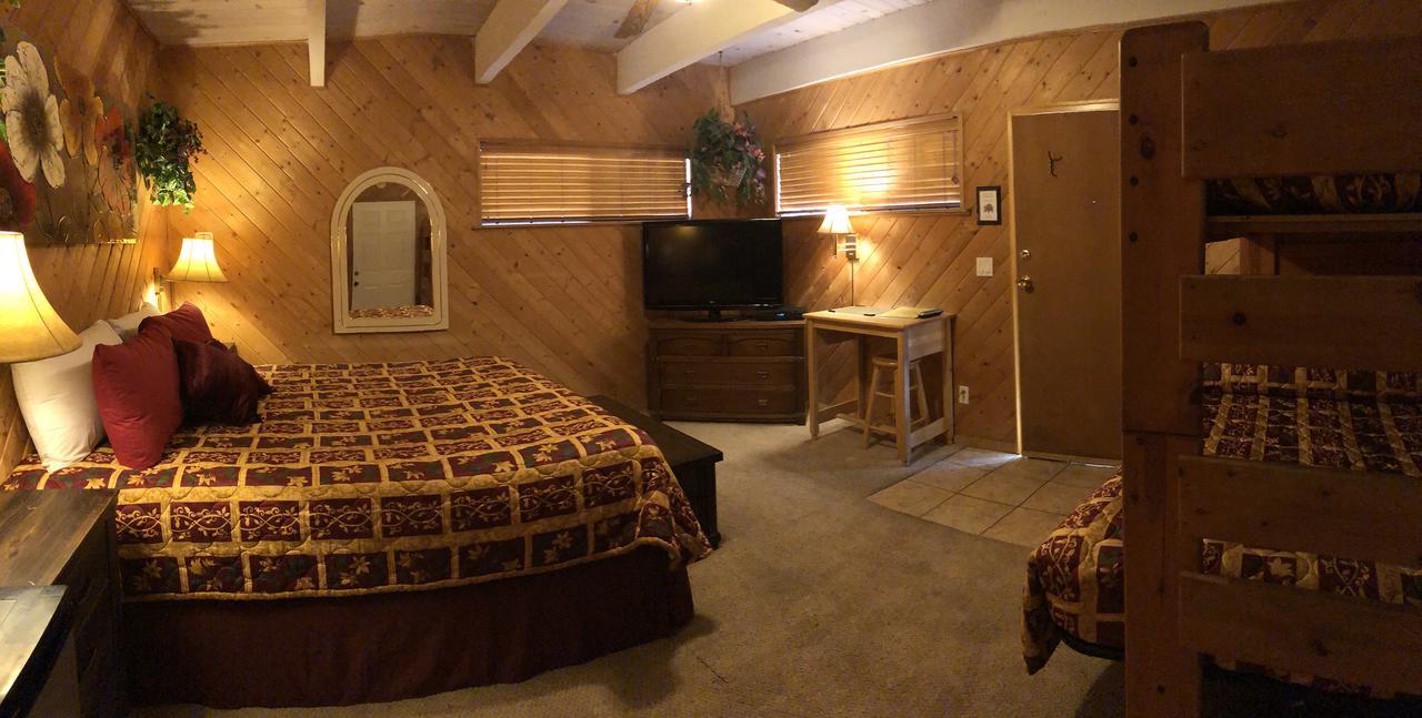 Giant Oaks Lodge Running Springs 외부 사진