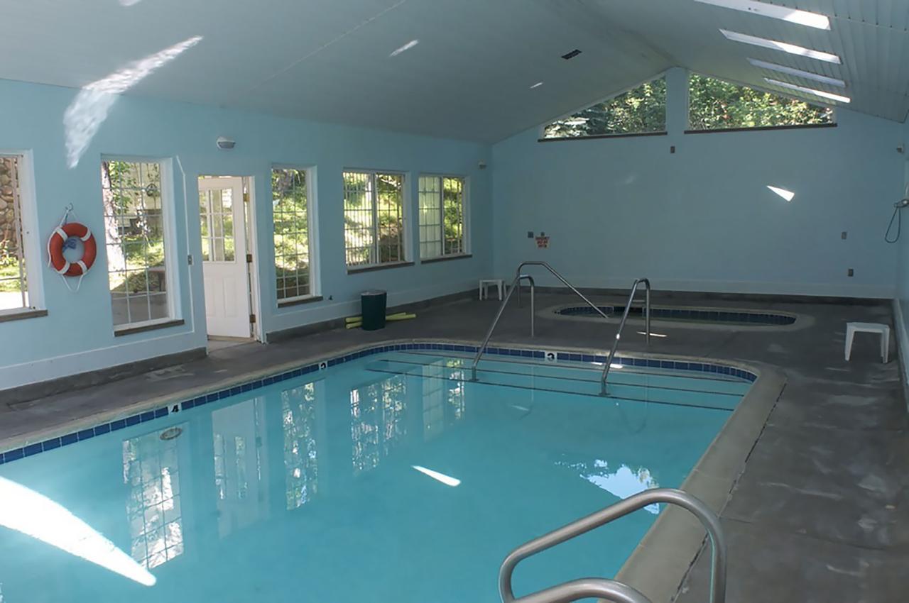 Giant Oaks Lodge Running Springs 외부 사진